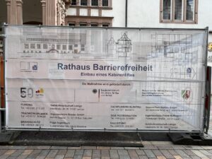 Bauschild: Text wie im Artikel beschrieben.